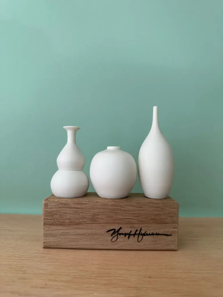 3 mini vases en porcelaine montés sur bois