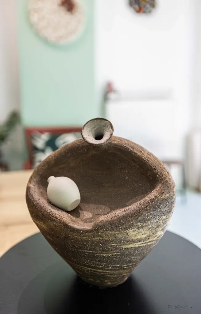 Vase mother and child