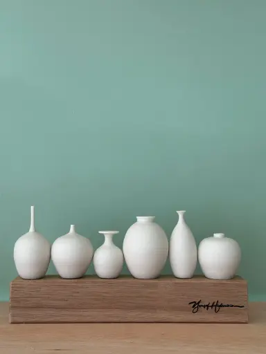 6 mini vases en porcelaine montés sur bois