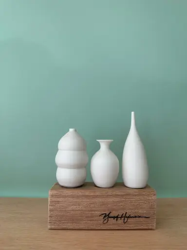 3 porcelain mini vases on a row